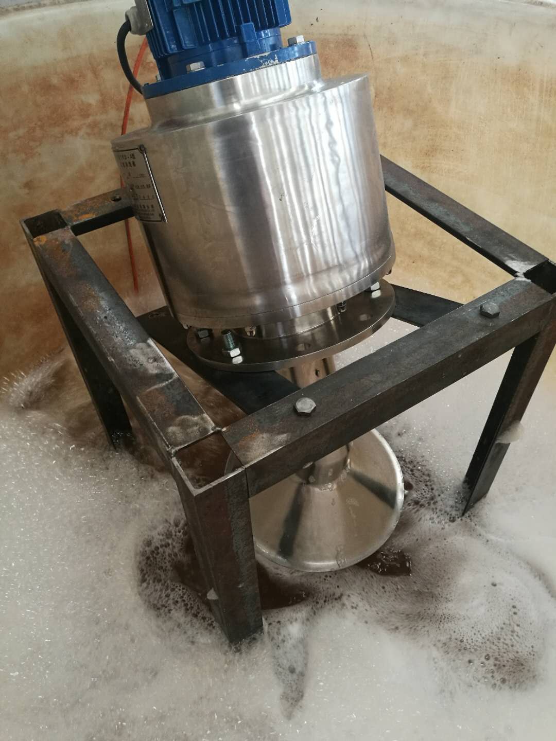 機械消泡器，助力工業(yè)領域污廢水泡沫處理